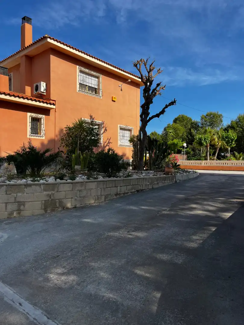 Außenansicht von Country house zum Verkauf in Mutxamel mit Privatgarten und Terrasse