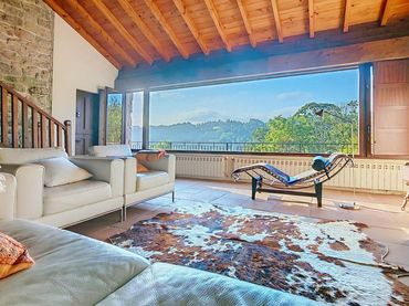 Casa con balcón en venta en Pravia