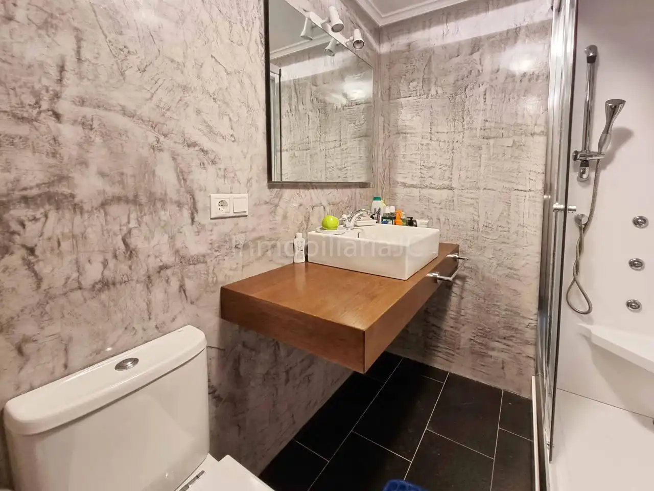Bathroom of Flat for share in Laredo  with Heating and Furnished