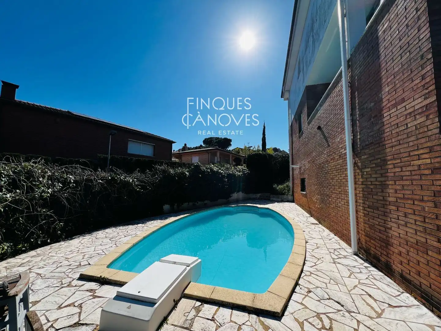 Piscina de Casa adosada en venta en Girona Capital con Aire acondicionado, Calefacción y Jardín privado