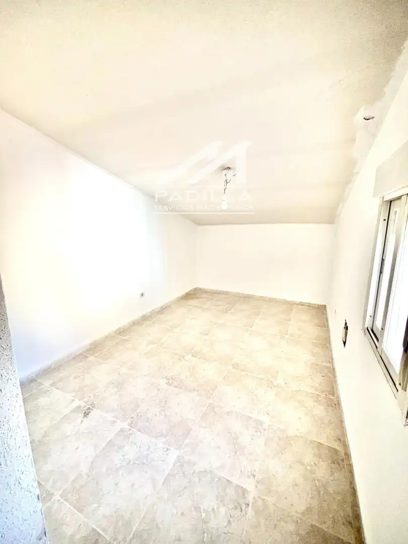 Dormitori de Casa adosada en venda en Chozas de Canales amb Aire condicionat, Calefacció i Terrassa