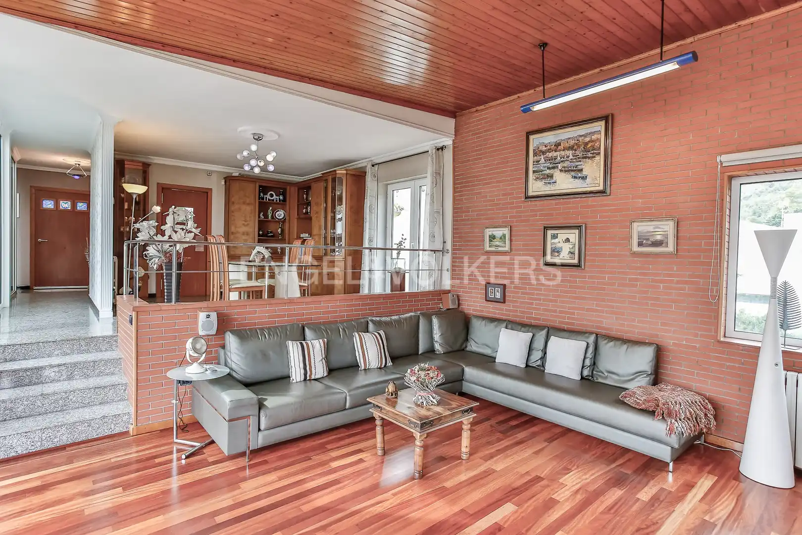 Sala de estar de Casa o chalet en venta en Santa Coloma de Cervelló con Calefacción, Jardín privado y Parquet