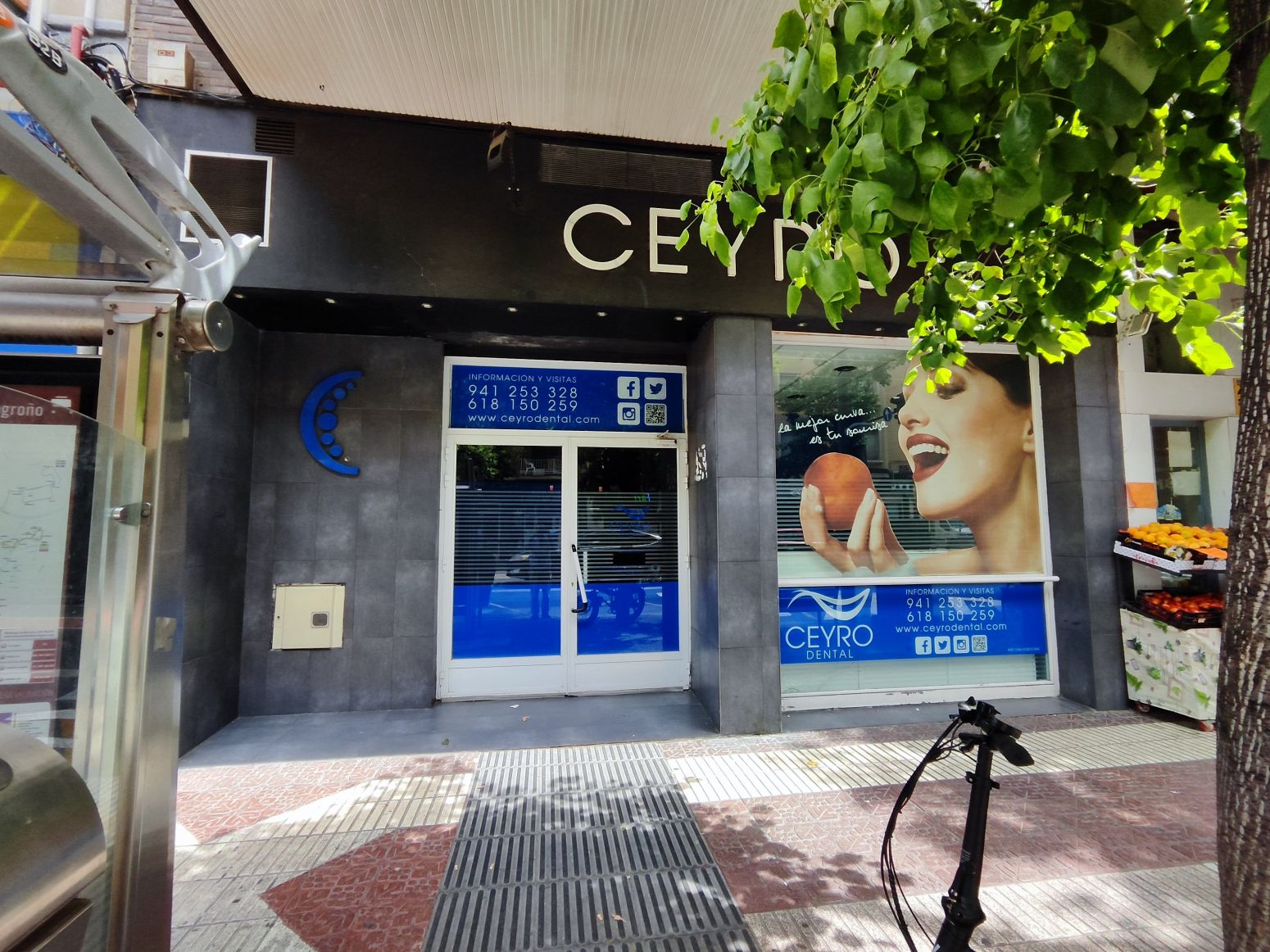 Vista exterior de Local en venda en  Logroño amb Terrassa