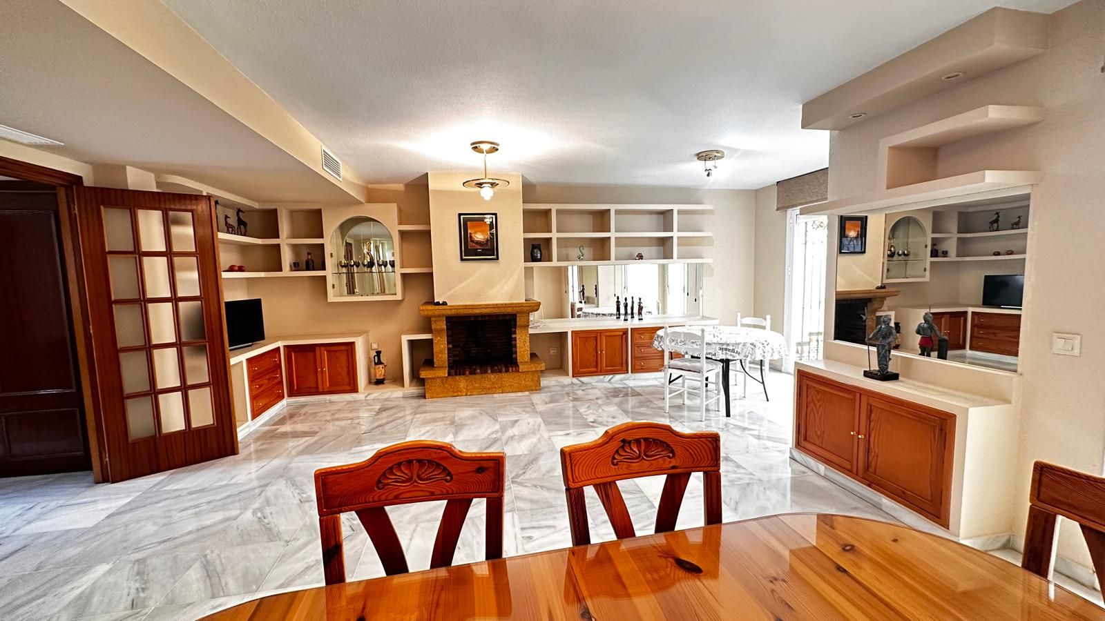 Menjador de Casa adosada en venda en Tomares amb Aire condicionat, Calefacció i Terrassa