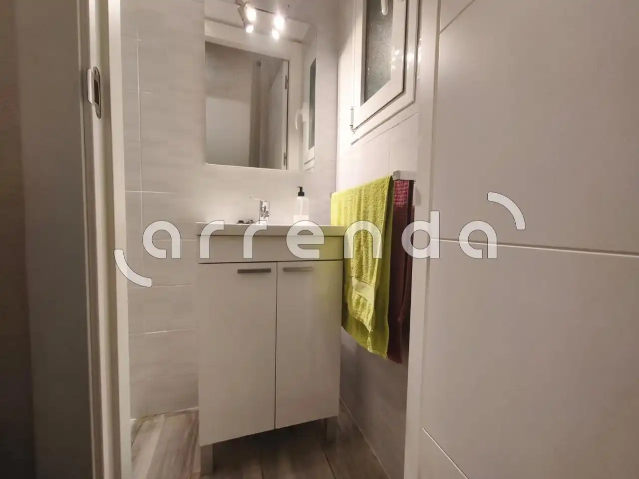 Badezimmer von Erdgeschoss zum Verkauf in Madrid mit Klimaanlage