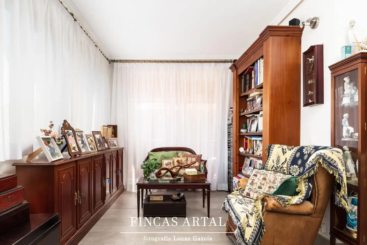 Living room of Houses for sale in Zaragoza  with Air Conditioner, Heating and Private garden