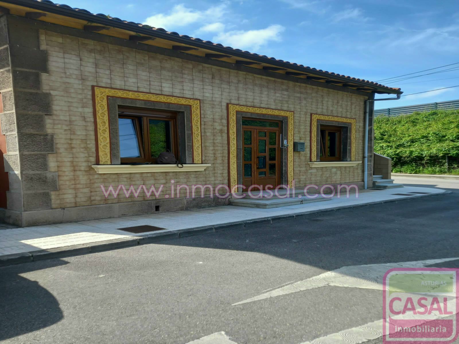 Vista exterior de Casa o xalet en venda en Corvera de Asturias amb Traster