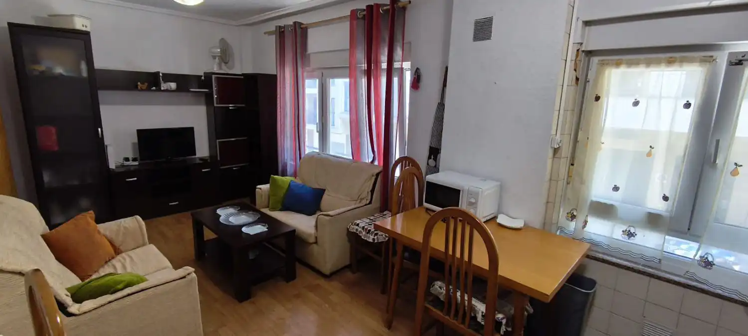 Sala de estar de Piso en venta en Oviedo  con Calefacción, Trastero y Amueblado