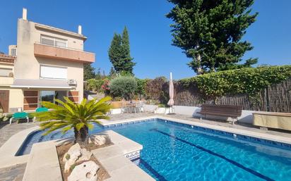 Piscina de Casa o xalet en venda en Montgat amb Aire condicionat i Piscina