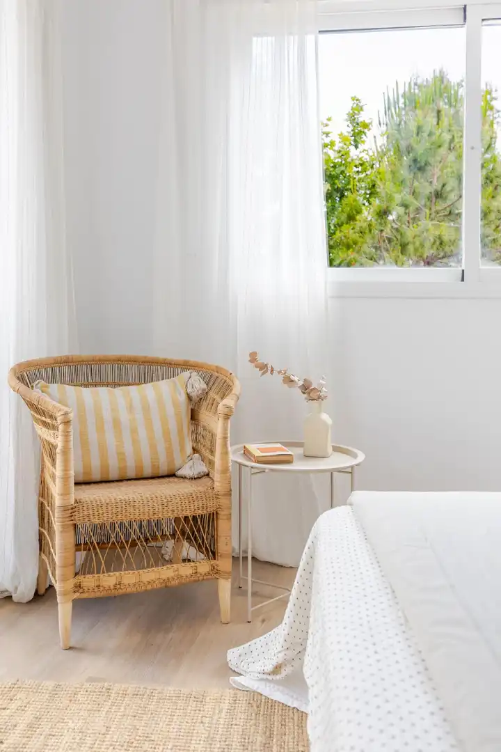 Schlafzimmer von Einfamilien-Reihenhaus zum Verkauf in Gilet mit Terrasse, Abstellraum und Balkon