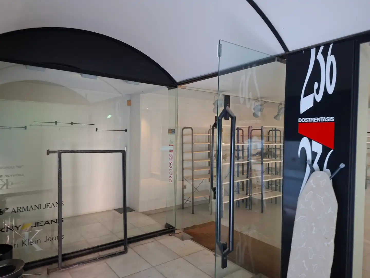 Local comercial de lloguer a Carrer de Jovara 18, imagen 3
