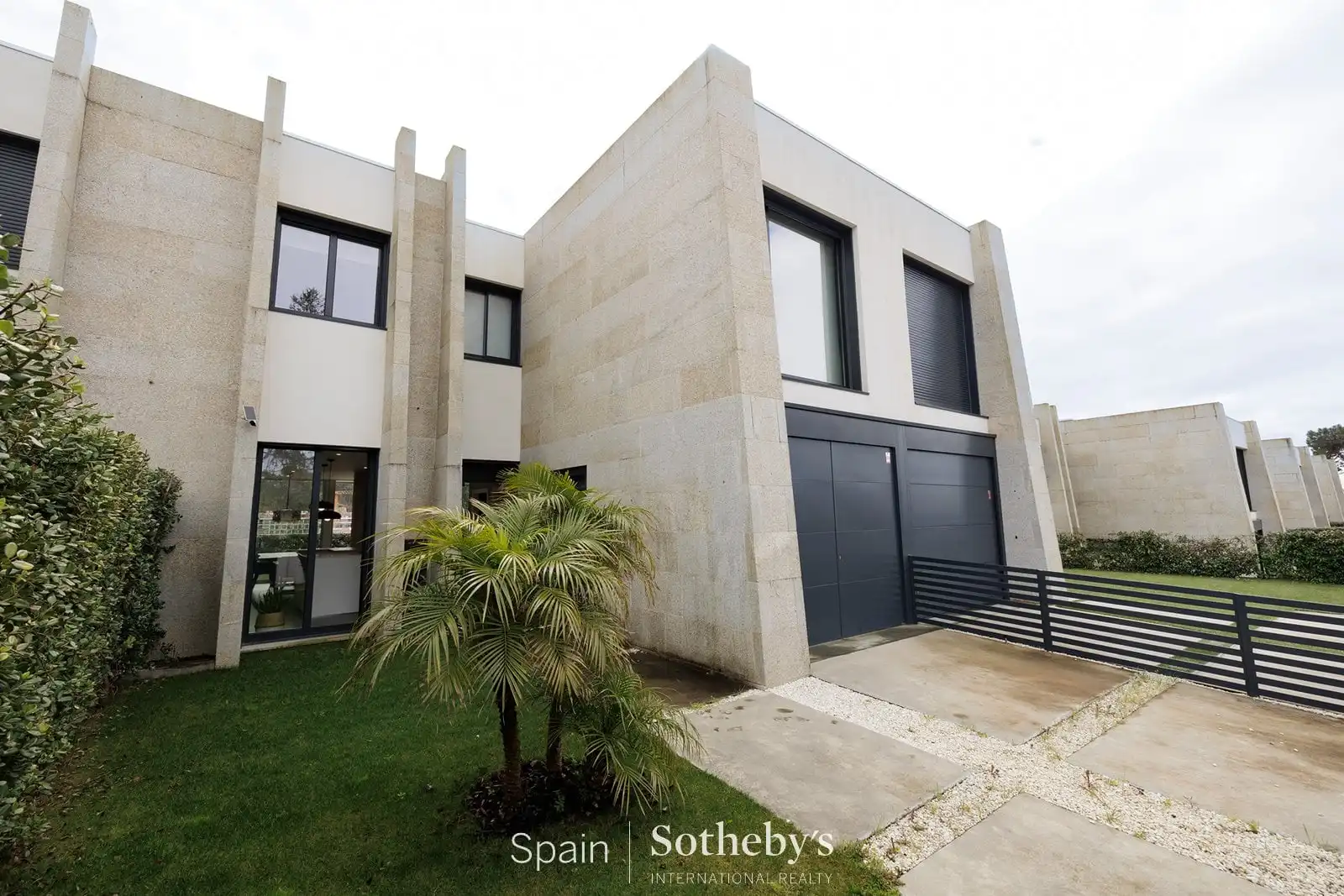 Vista exterior de Casa adosada en venta en Pontevedra Capital  con Aire acondicionado, Jardín privado y Terraza