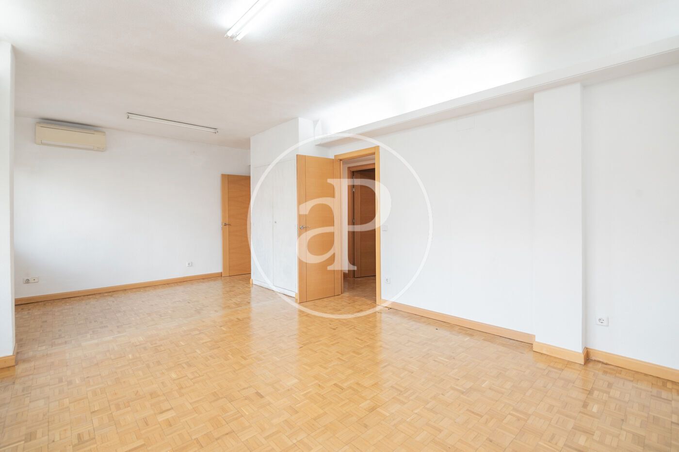 Flat for sale in  Madrid Capital  with Air Conditioner, Heating and Terrace