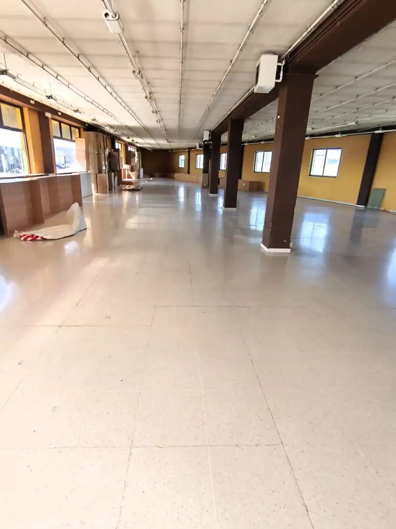 Local comercial en venda a Trobajo del Camino