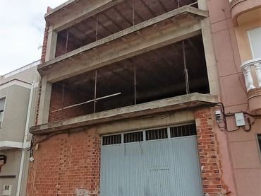 Casa con balcón en venta en Nules