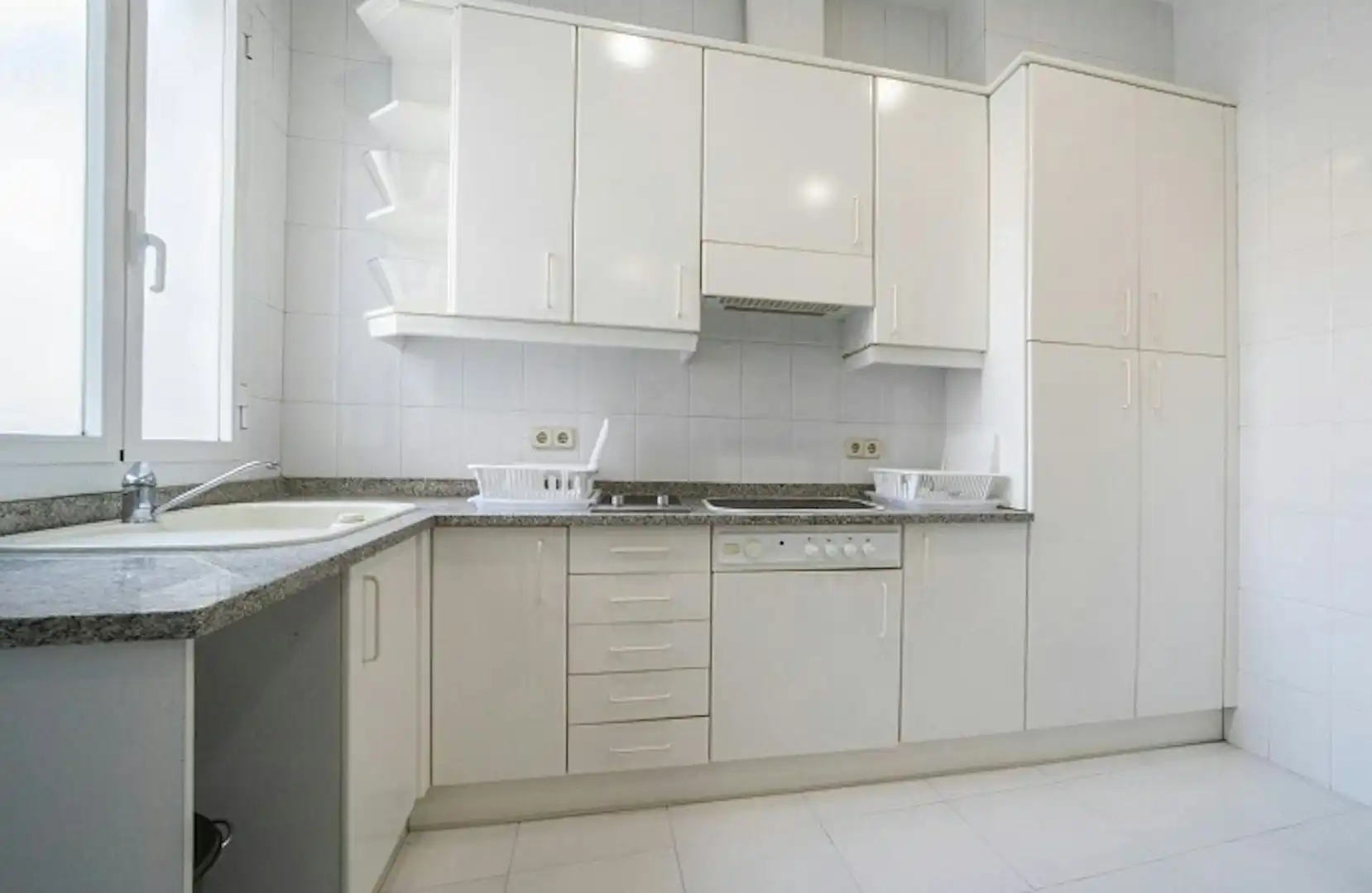 Kitchen of Flat for share in Madrid  with Heating, Furnished and Washing machine