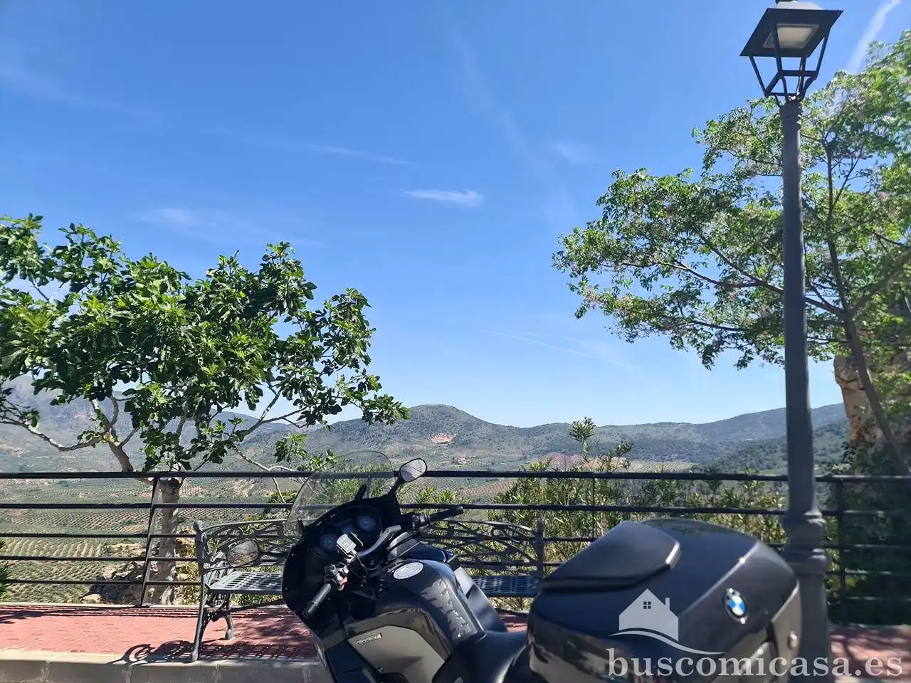 Vista exterior de Casa o xalet en venda en Huelma amb Aire condicionat, Calefacció i Jardí privat