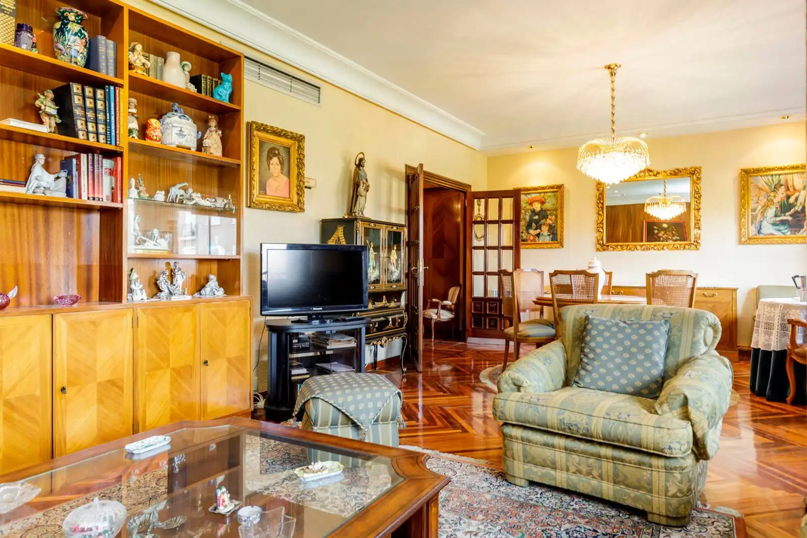 Living room of Flat for sale in Zaragoza  with Air Conditioner, Terrace and Storage room