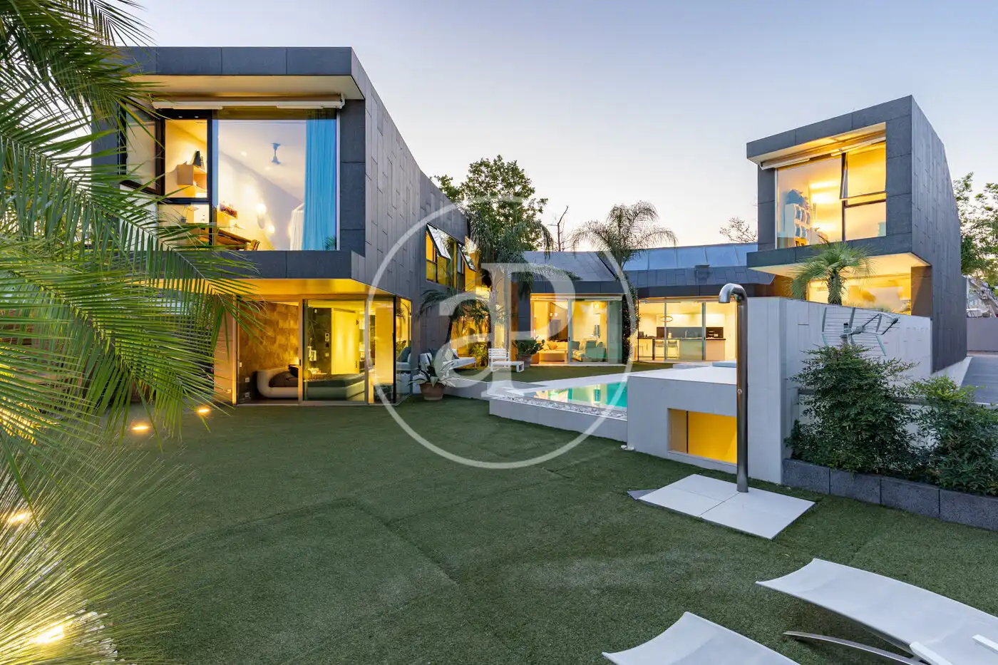 Vista exterior de Casa o xalet en venda en Sant Cugat del Vallès amb Aire condicionat, Calefacció i Jardí privat