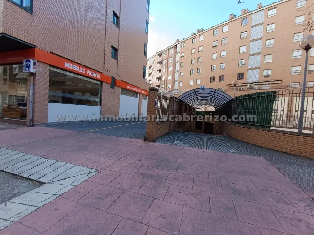 Aparcamiento con ascensor en venta en San Adrián