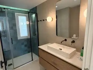 Badezimmer von Wohnung zur Miete in Almuñécar mit Klimaanlage, Terrasse und Möbliert
