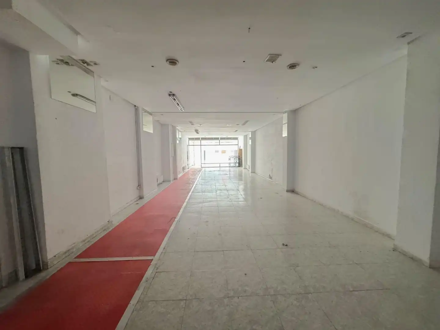 Local comercial en alquiler en Calle Juan Madrazo 20 Izq 24002 Leon, imagen 3