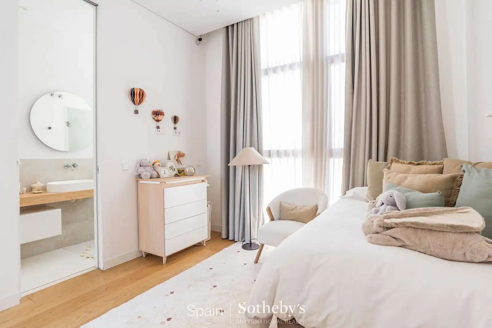 Habitación de Ático en venta en Madrid con Aire acondicionado, Calefacción y Jardín privado