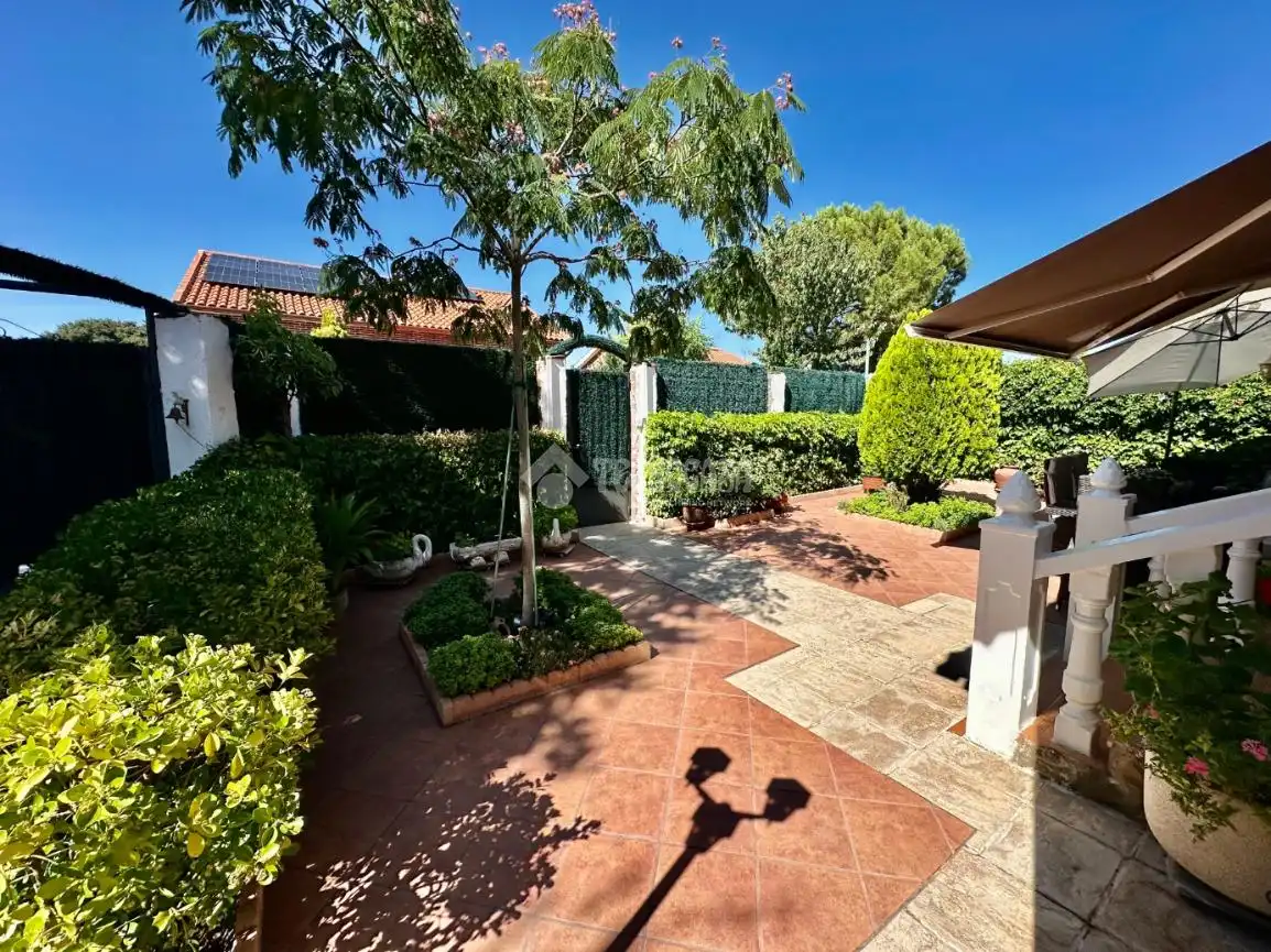 Jardí de Casa o xalet en venda en Pioz amb Aire condicionat, Calefacció i Moblat