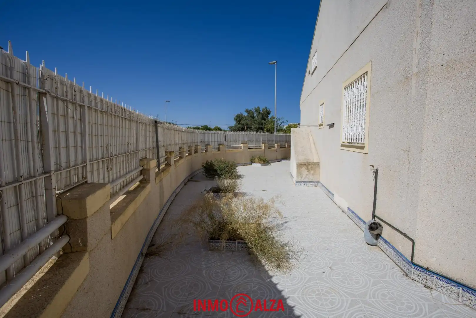 Garten von Einfamilien-Reihenhaus zum Verkauf in Los Alcázares mit Privatgarten, Terrasse und Abstellraum
