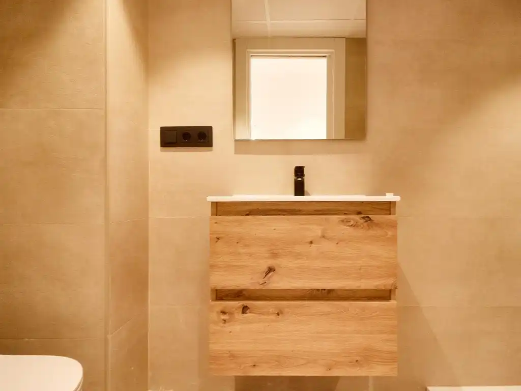 Badezimmer von Wohnung zum Verkauf in Fuengirola mit Klimaanlage, Terrasse und Ofen