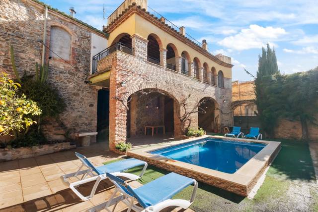 Casa-chalet en Venta en  Carrer Portal de la Mercè, 17 en Castelló d'Empúries