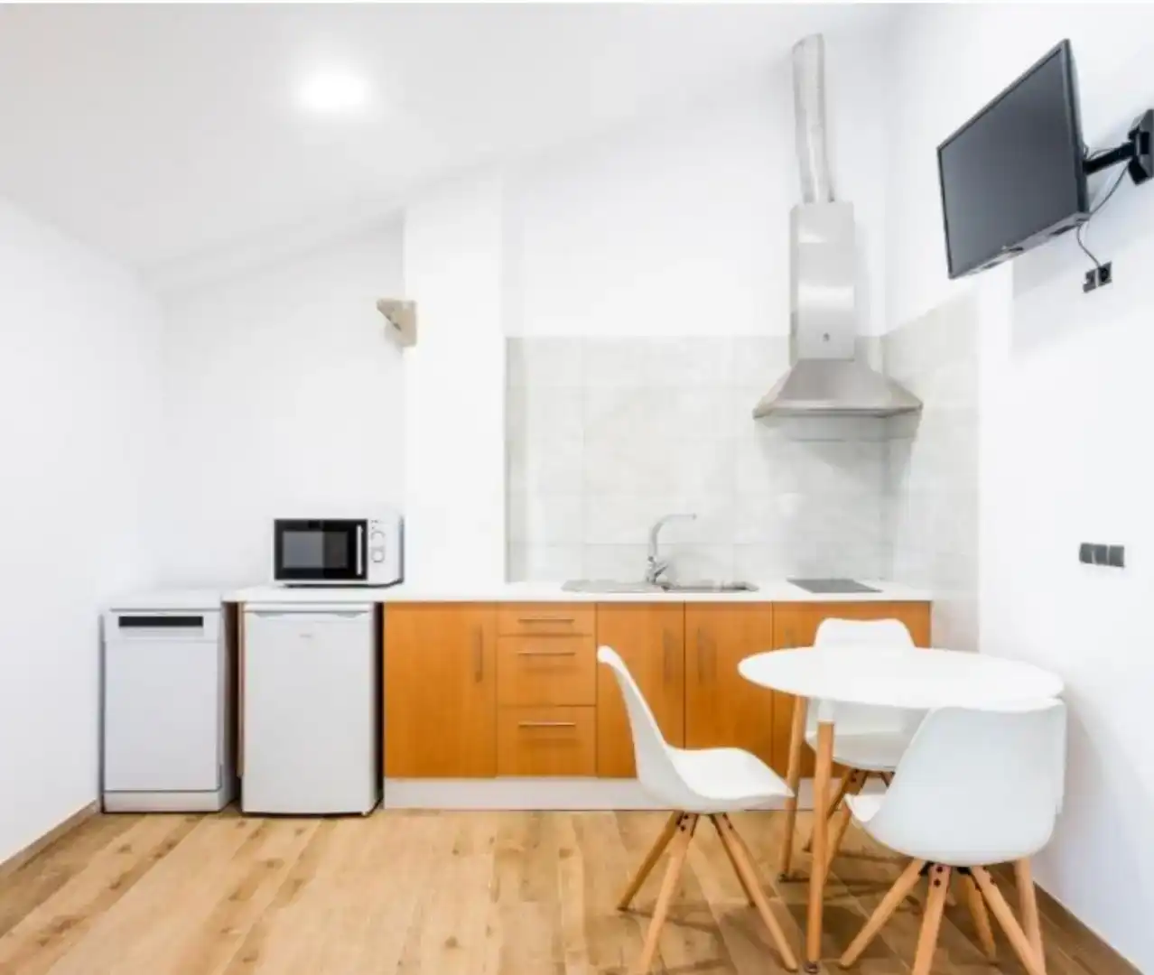 Cuina de Apartament de lloguer en Boqueixón amb Aire condicionat, Parquet i Moblat