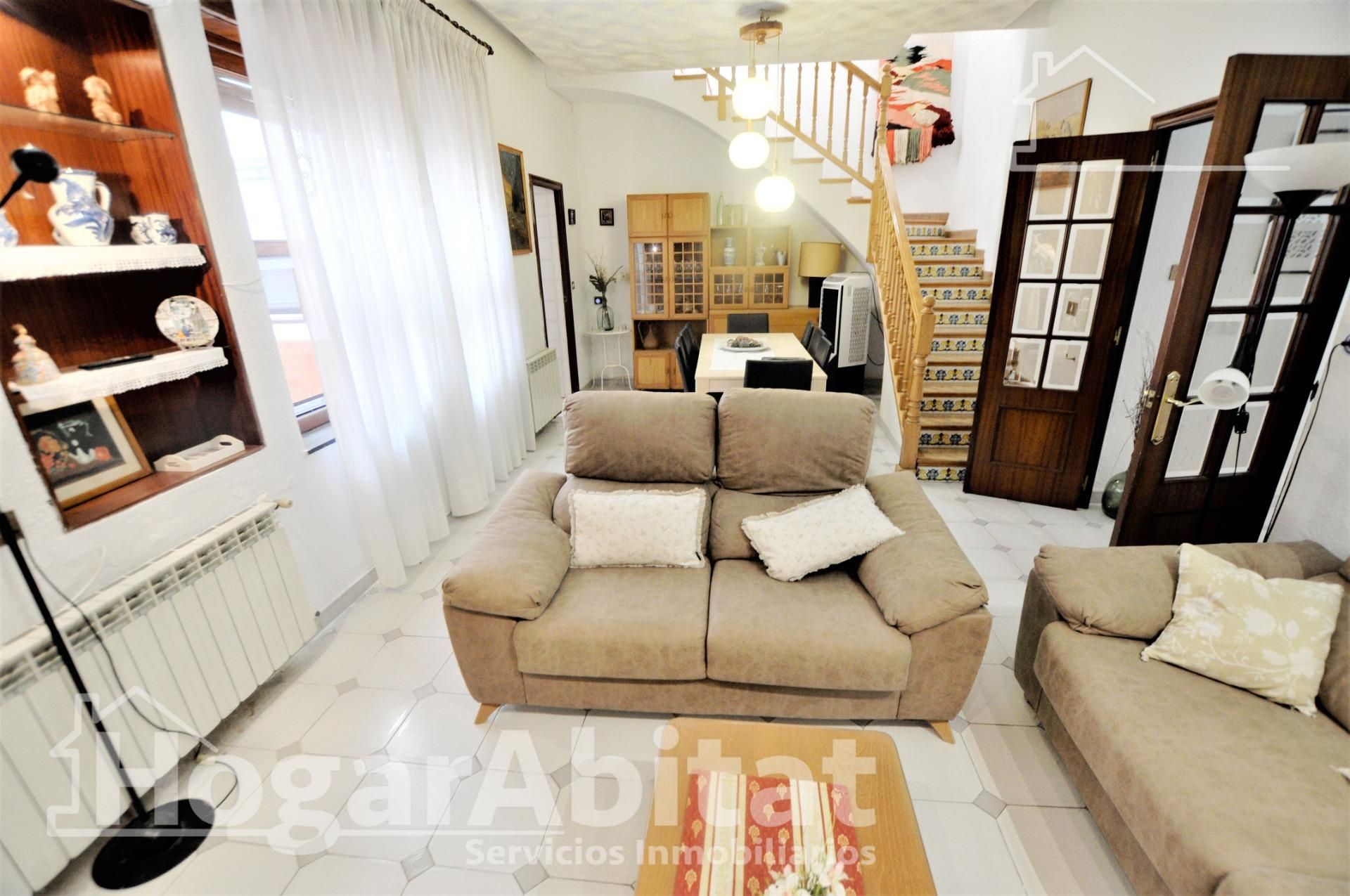Sala de estar de Casa o chalet en venta en Sagunto / Sagunt con Calefacción, Terraza y Balcón