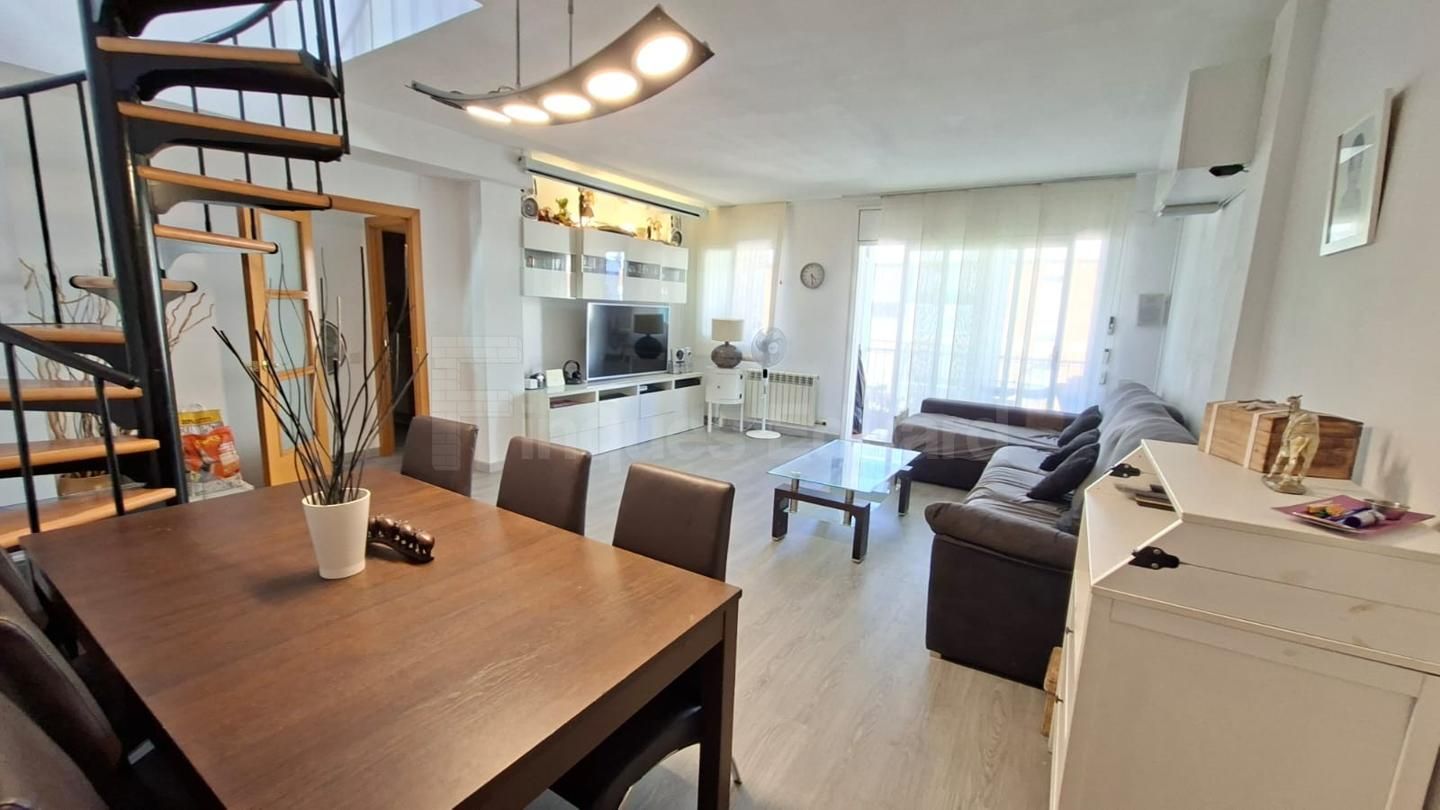 Sala d'estar de Dúplex en venda en Premià de Mar amb Aire condicionat, Calefacció i Parquet