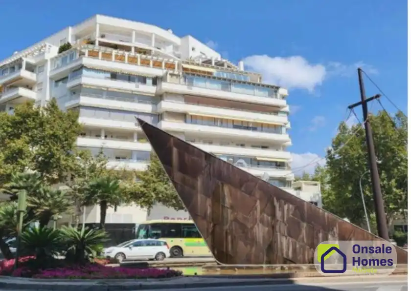 Vista exterior de Dúplex en venda en Marbella amb Aire condicionat, Terrassa i Balcó