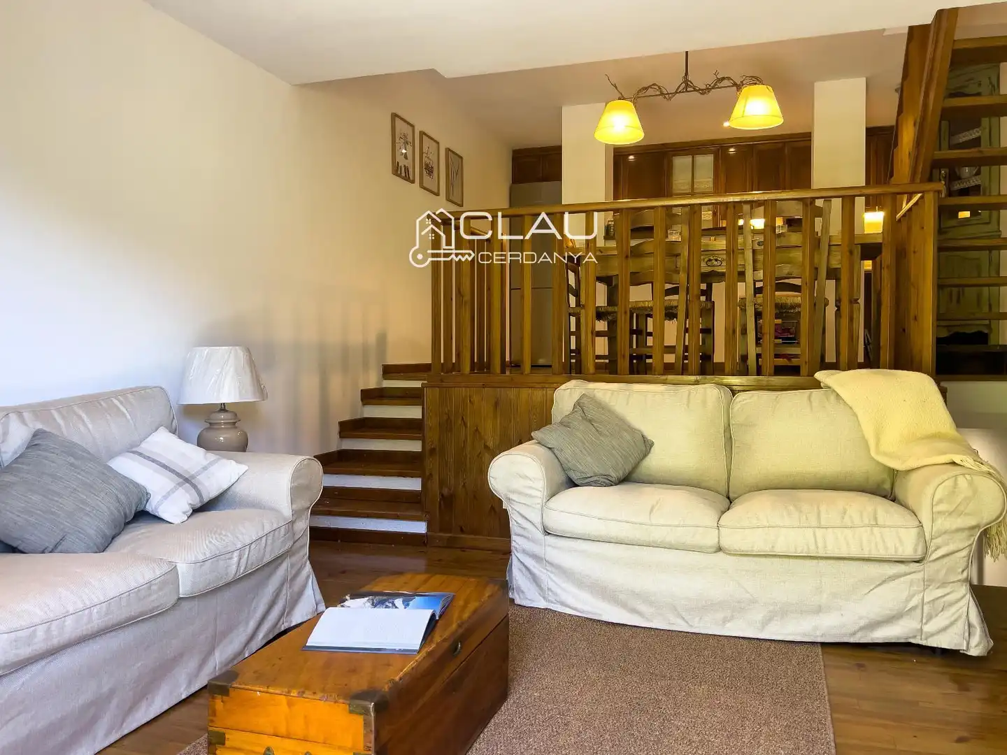 Wohnzimmer von Einfamilien-Reihenhaus zur Miete in Isòvol mit Heizung, Parkett und Terrasse