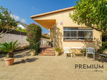 Casa con balcone in vendita a Can Bou