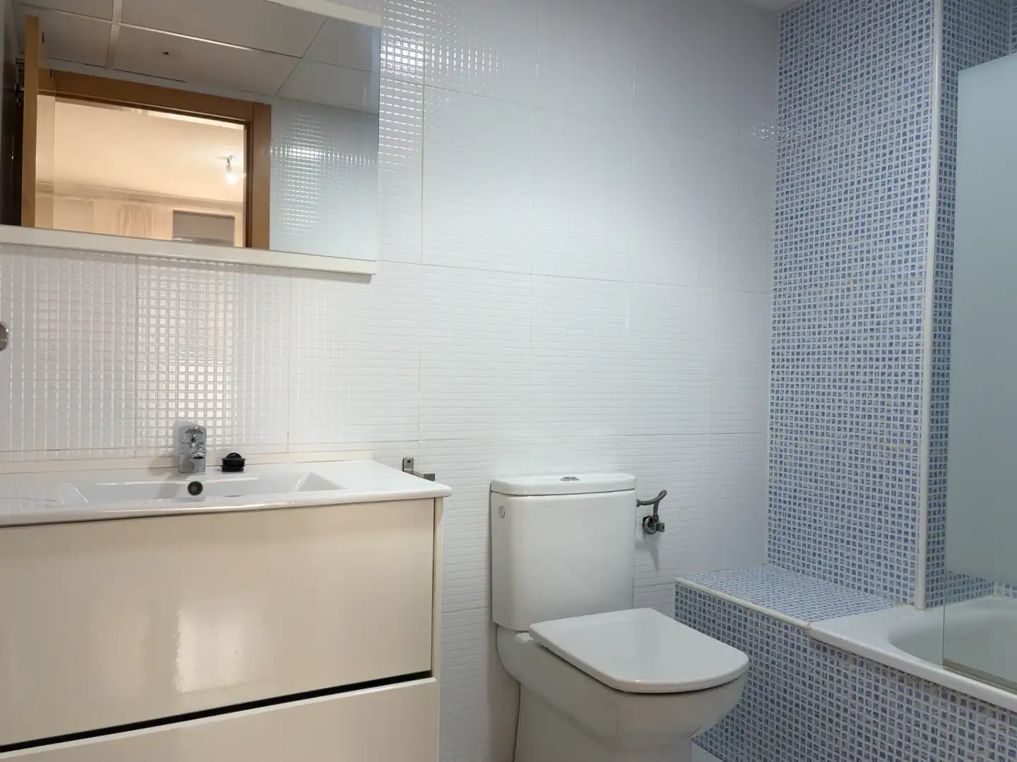 Bathroom of Flat for sale in Murcia  with Air Conditioner, Storage room and Oven