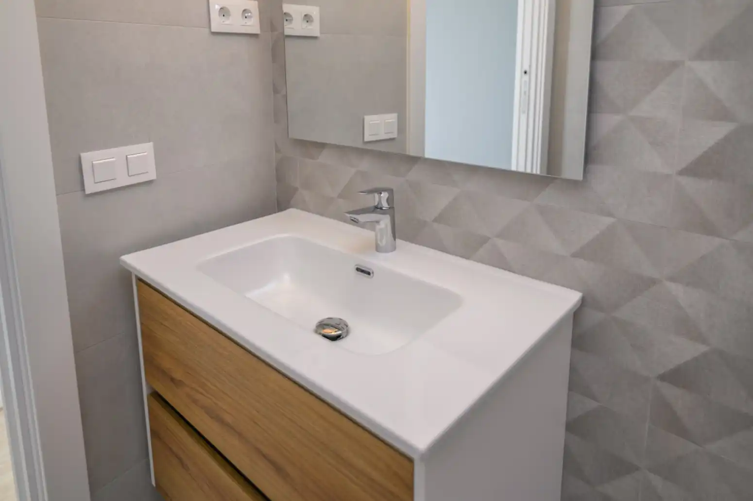 Flat for sale in Cornellà de Llobregat - Carretera ESPLUGUES, La Gavarra