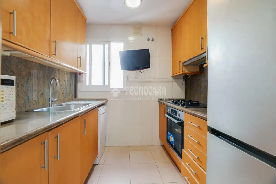 Cocina de Piso en venta en L'Hospitalet de Llobregat con Aire acondicionado, Calefacción y Terraza