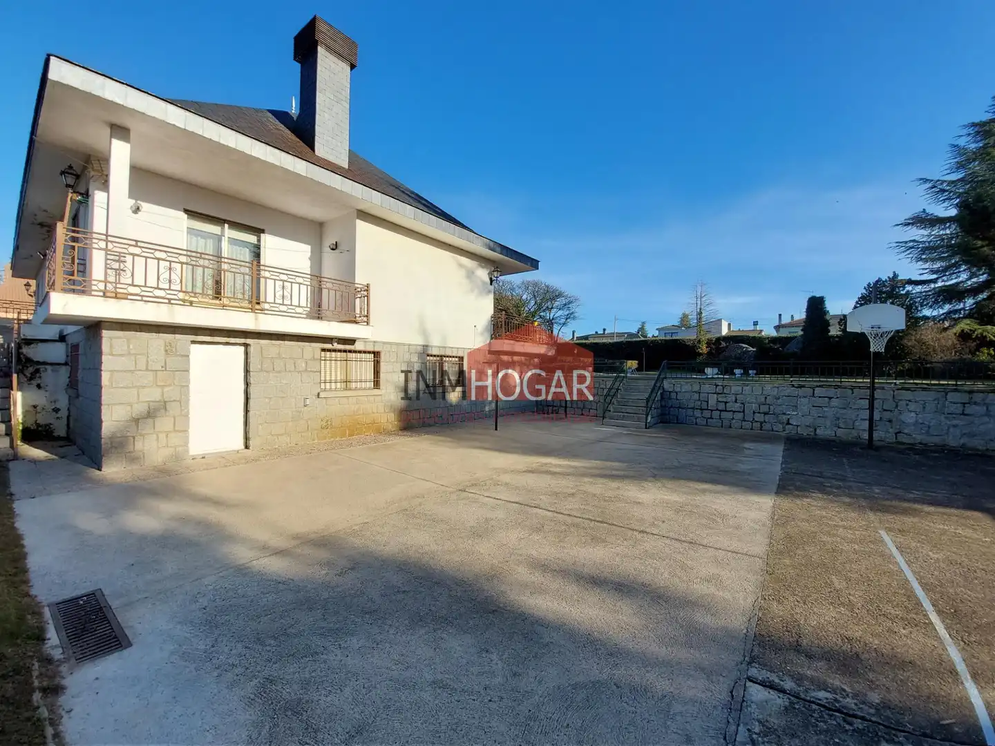 Vista exterior de Casa o xalet en venda en Ávila amb Calefacció, Jardí privat i Traster