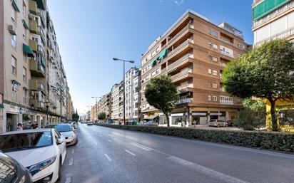 Vista exterior de Apartament en venda en  Granada Capital amb Calefacció, Parquet i Terrassa