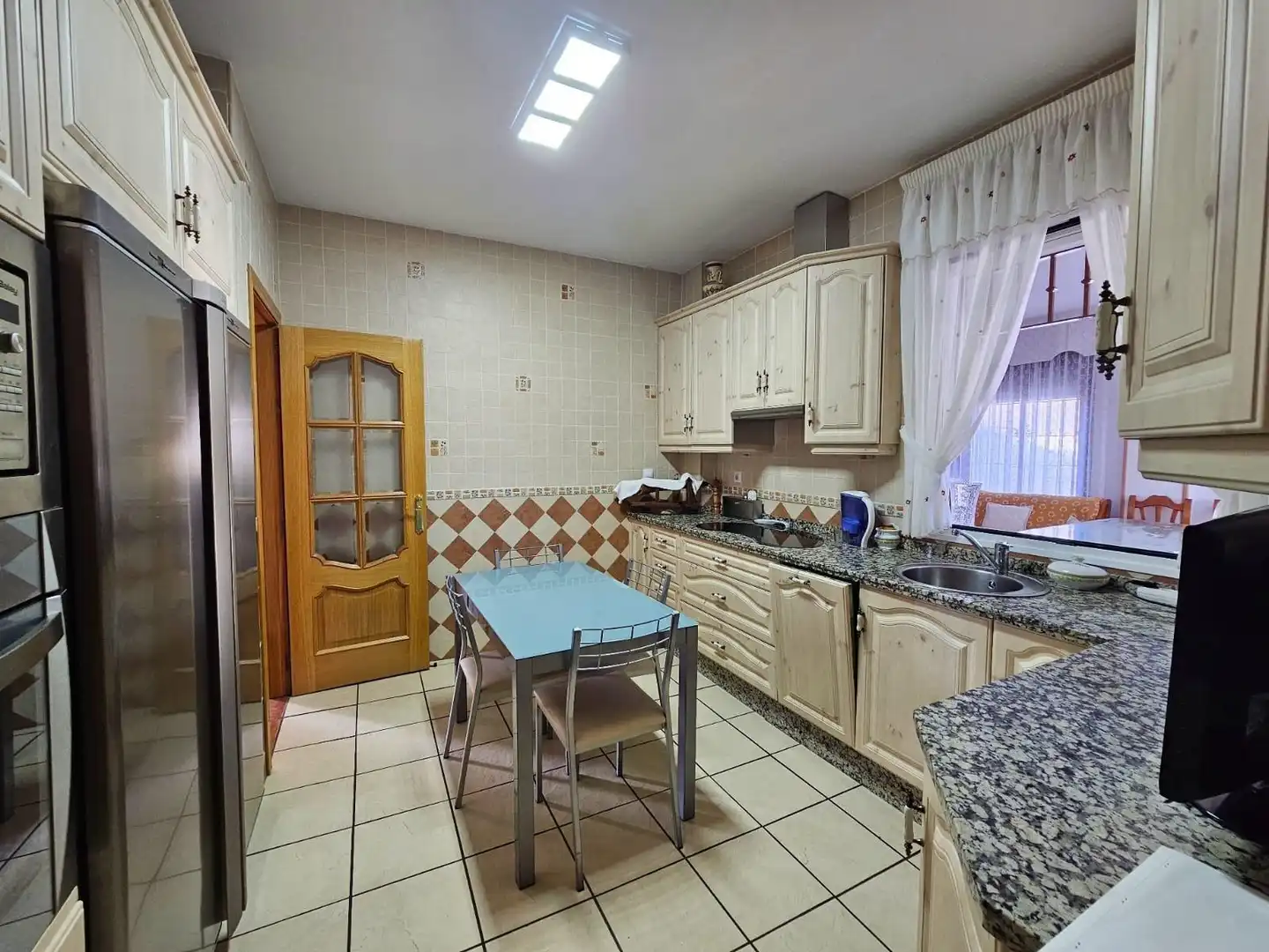 Cuina de Casa o xalet en venda en Córdoba amb Aire condicionat, Calefacció i Jardí privat