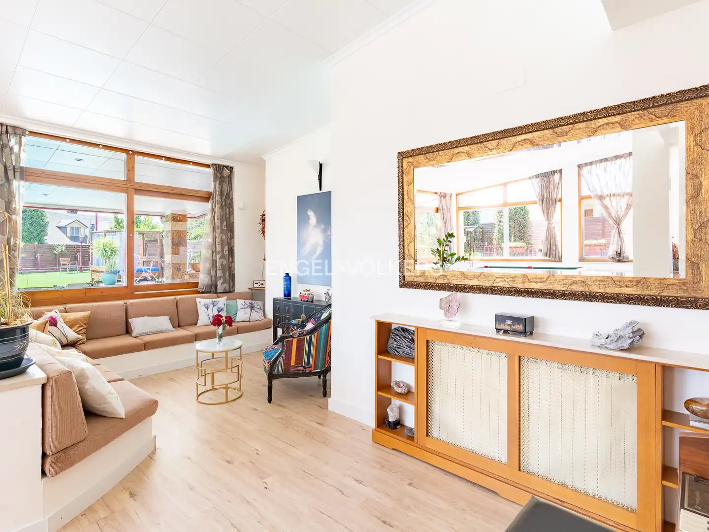 Sala d'estar de Casa o xalet en venda en Canovelles amb Aire condicionat, Calefacció i Jardí privat