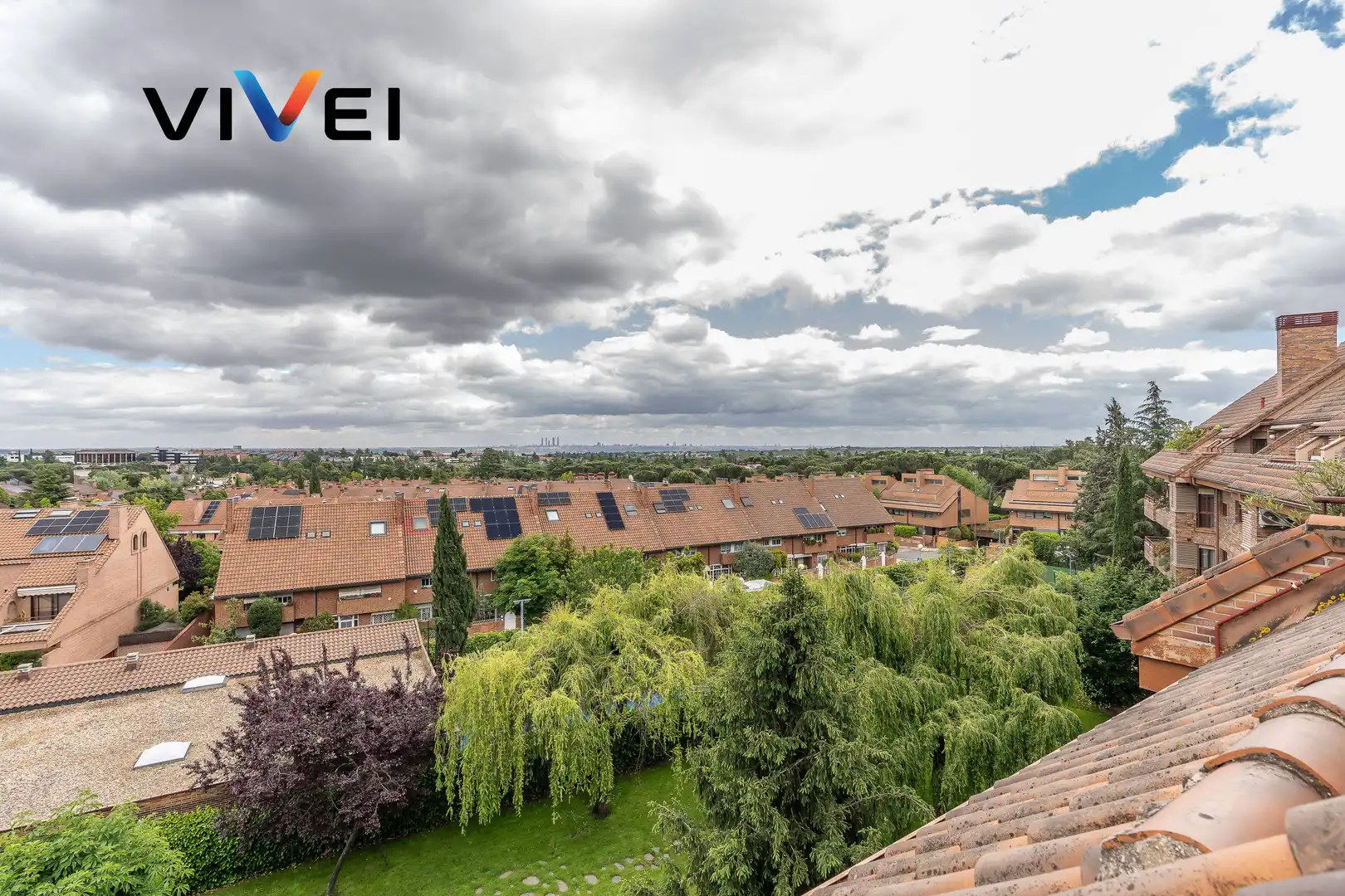 Vista exterior de Àtic en venda en Majadahonda amb Aire condicionat, Calefacció i Terrassa
