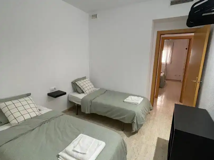Schlafzimmer von Wohnung zum Verkauf in Salou mit Klimaanlage, Schwimmbad und Balkon