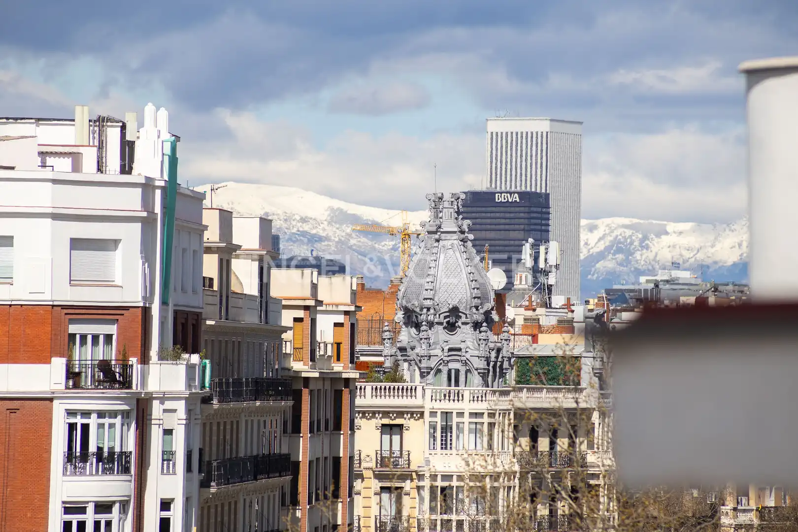 Außenansicht von Wohnung zur Miete in Madrid mit Klimaanlage, Heizung und Parkett