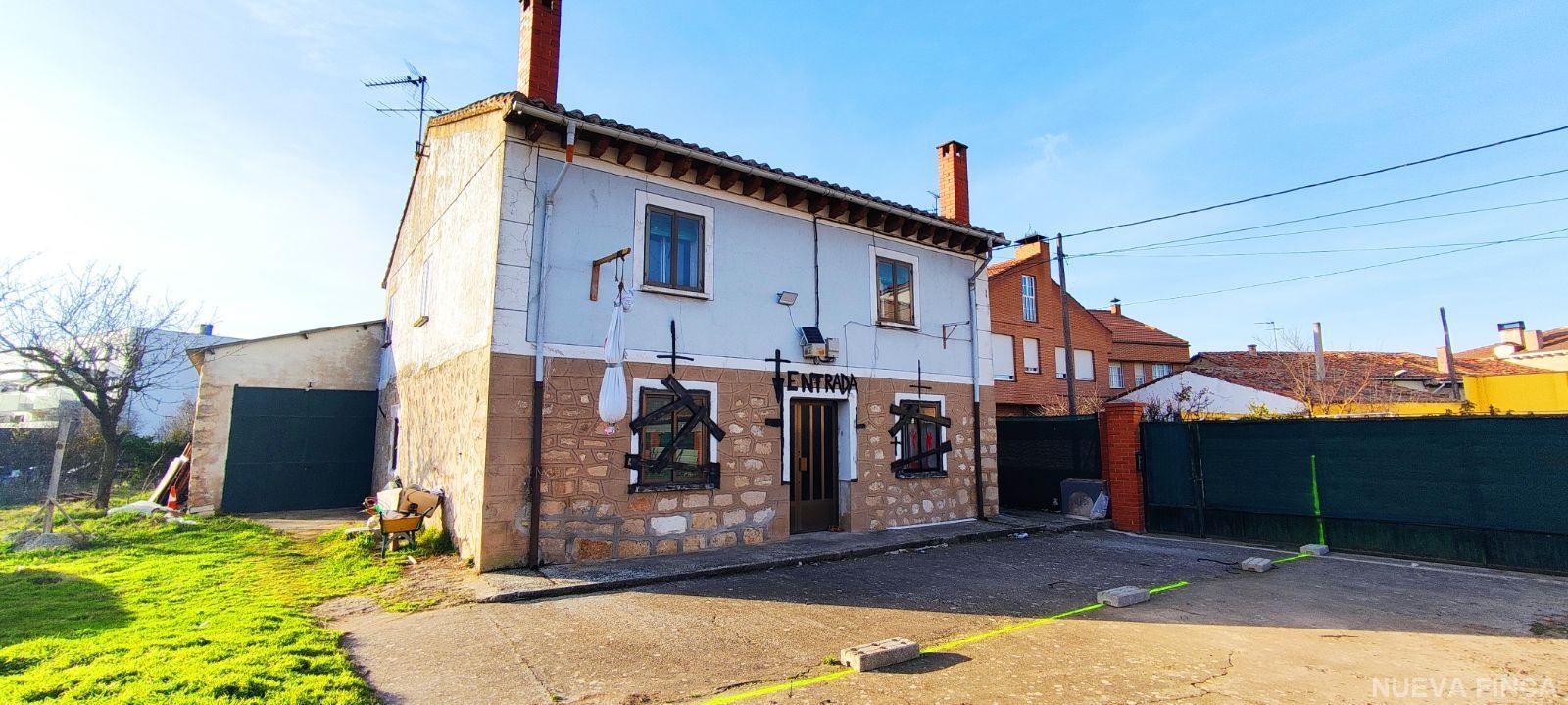 Vista exterior de Casa o chalet en venta en Burgos Capital