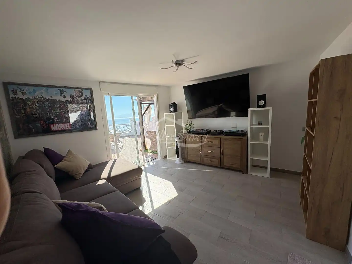 Sala d'estar de Casa adosada en venda en Adeje amb Aire condicionat, Terrassa i Moblat