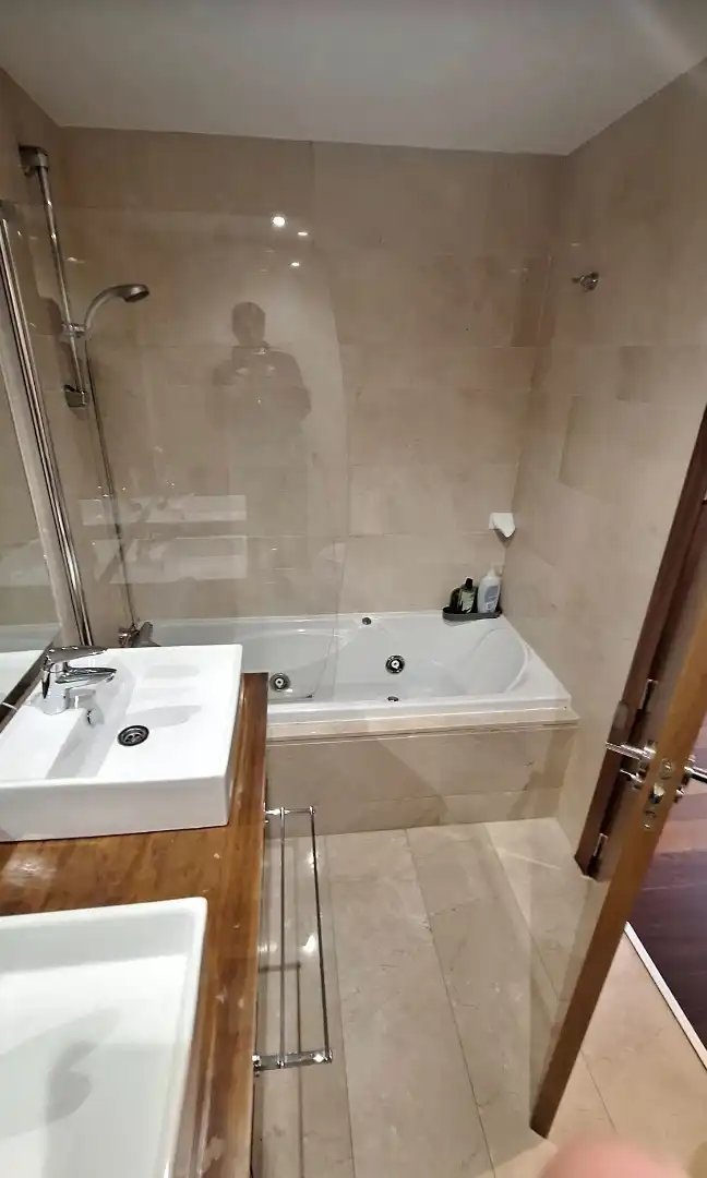 Bathroom of Flat for sale in Córdoba  with Air Conditioner, Heating and Parquet flooring